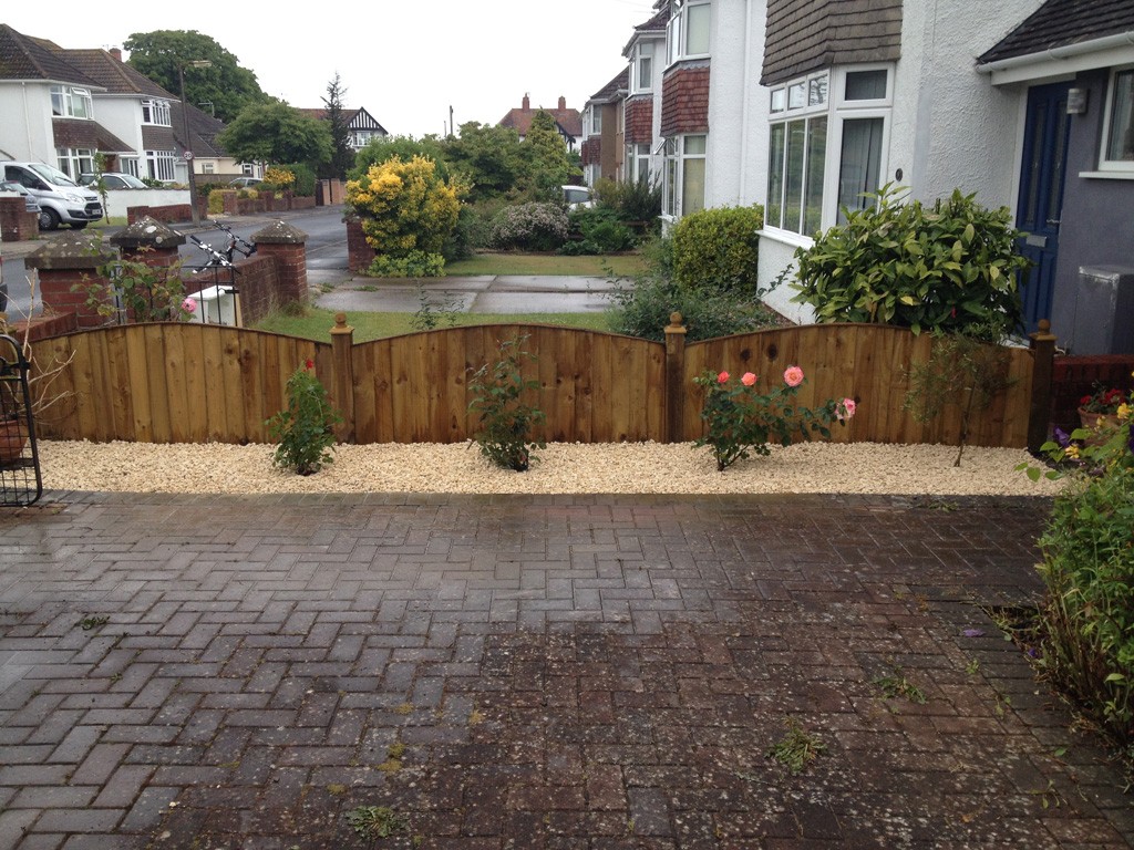 Front garden area re-planted and decorative stone